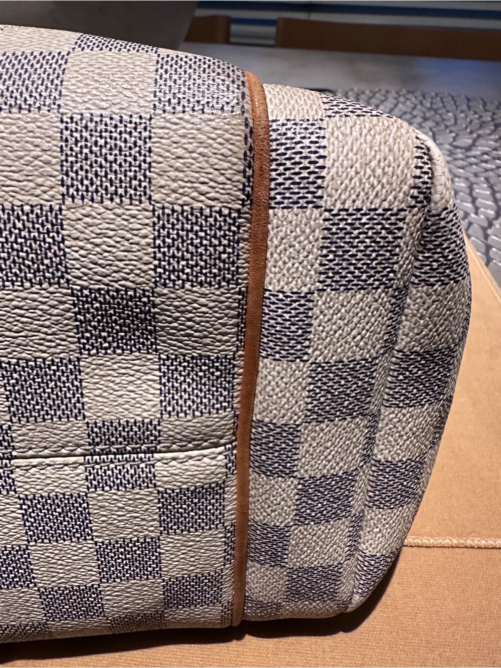 Louis Vuitton Totally MM Damier Azur Tote Bag w/ Padlock & Key - Picture 11 of 16